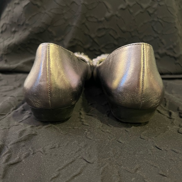 Me Too Silver Leather Pointy Toe Flats - Picture 3 of 4